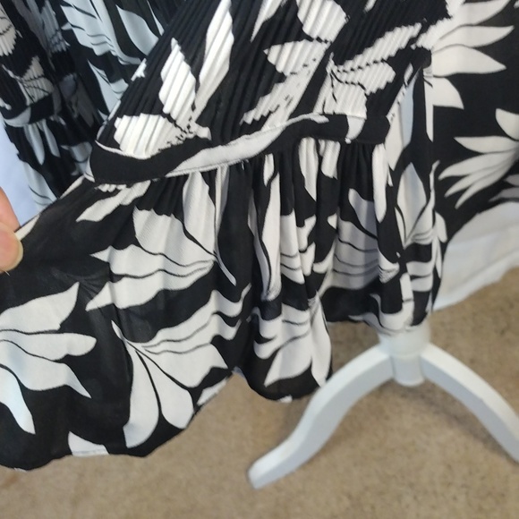 Ann Taylor Ruffled Top - Picture 7 of 11